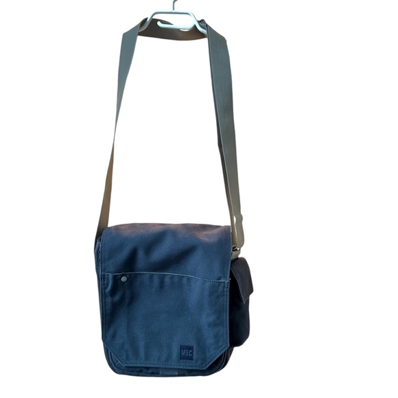 Mountain Equipment Co-Op MEC Carry All Shoulder Bag Blue Canvas Crossbody Flap - Picture 2 of 10